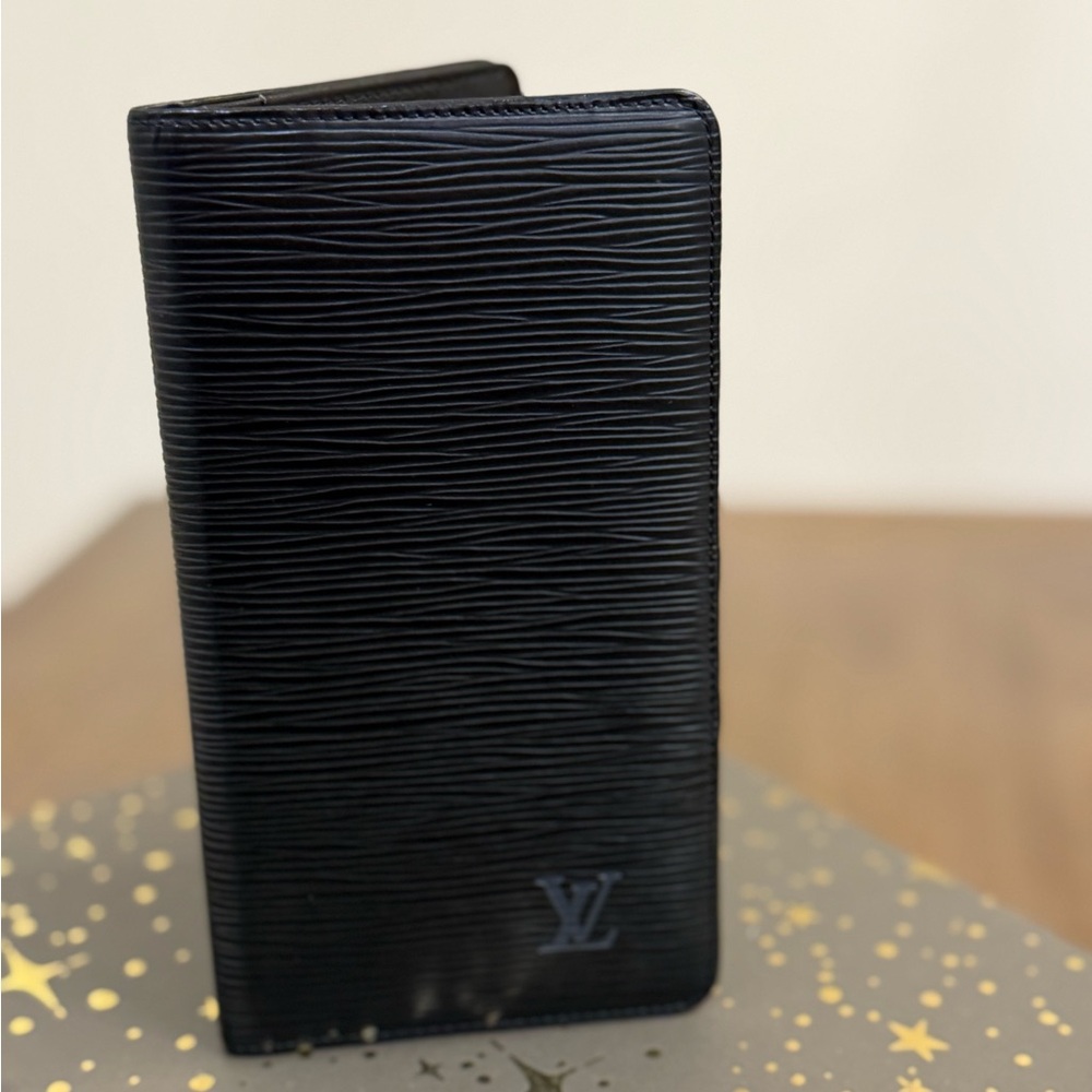 💼 Authentic Louis Vuitton Epi Leather Passport Cover / Wallet with Desk …